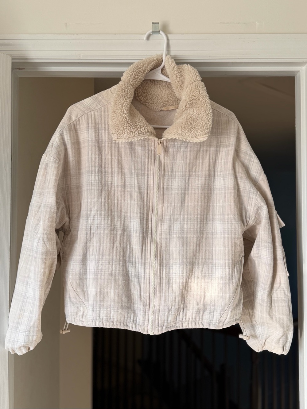 Alo Yoga Plaid Sherpa Collar Cropped Jacket Cream Oatmeal. No tag. Sz Small